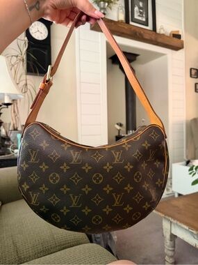 Louis Vuitton Monogram Croissant Mm Shoulder Bag